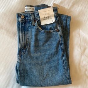 NWT Abercrombie & Fitch Ultra High Rise 90s Straight Jeans size 24/00R